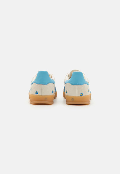 Gazelle Indoor "Light Blue Floral"